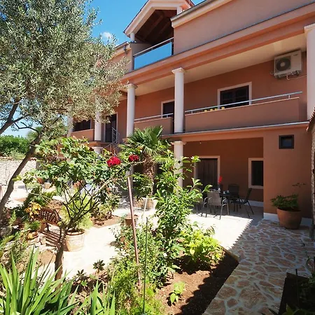 Ravelin Apartment